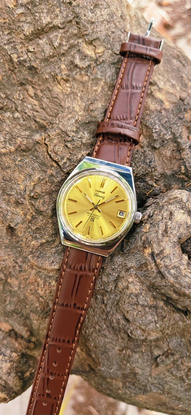 Vintage Refurbished HMT Tareeq Hand Winding Sunburst Golden Date Dial 17 Jewels