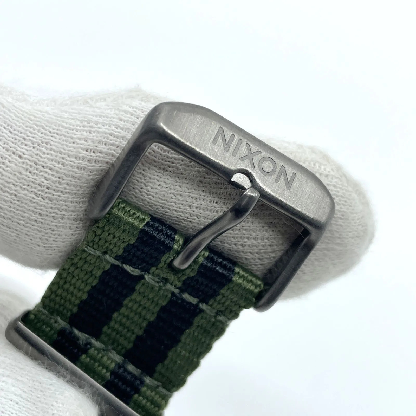 Working condition: NIXON THE MELLOR quartz watch, nylon strap, gray dial.