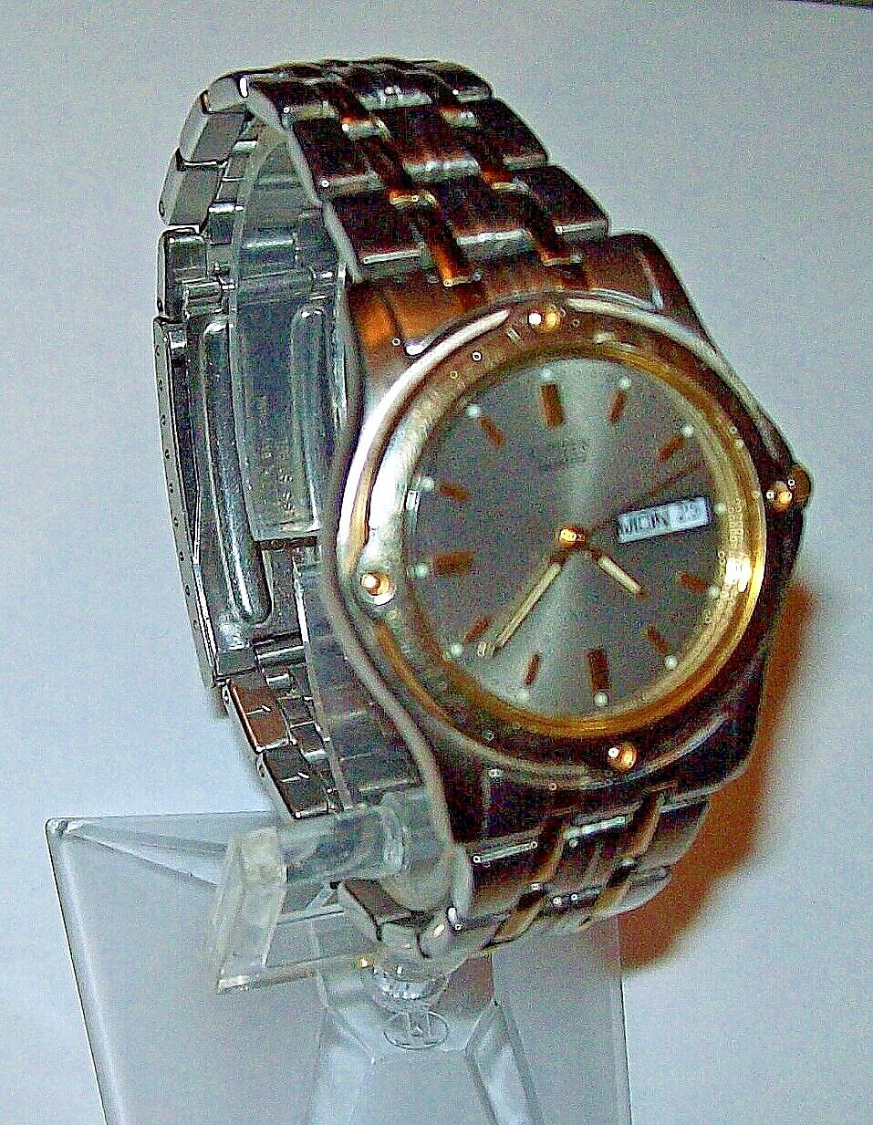 Citizen 1102 Mens Watch Luxurious Tapisserie Dial Day Date Runs Perfectly Sweet!