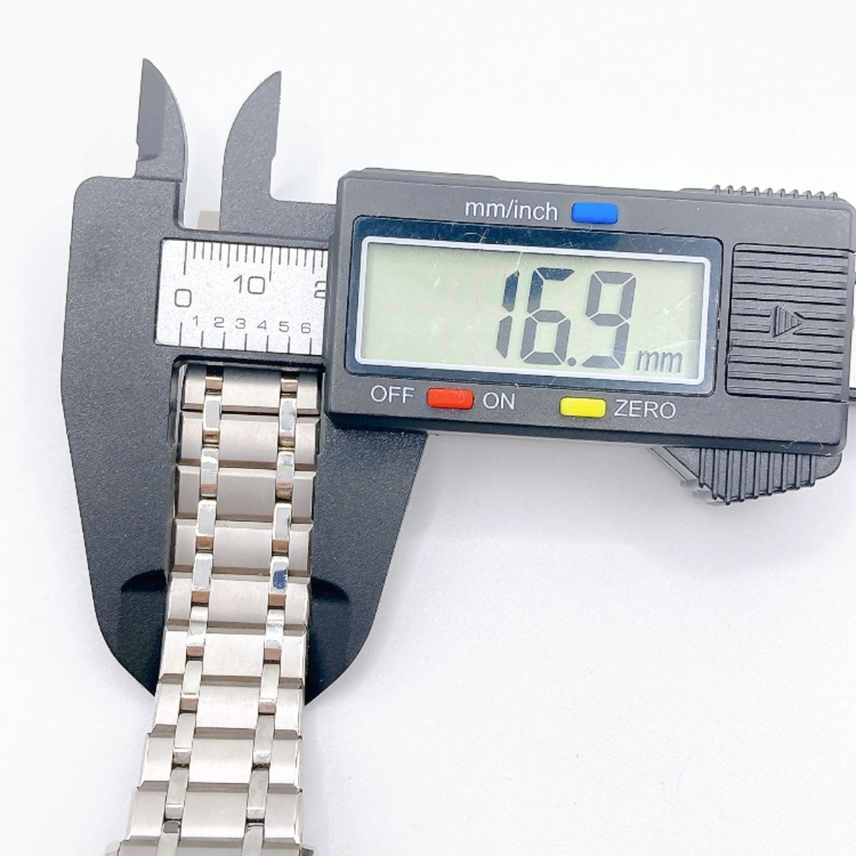 343 CITIZEN EXCEED Citizen Exceed Men’s Watch White Mother of Pearl Solar