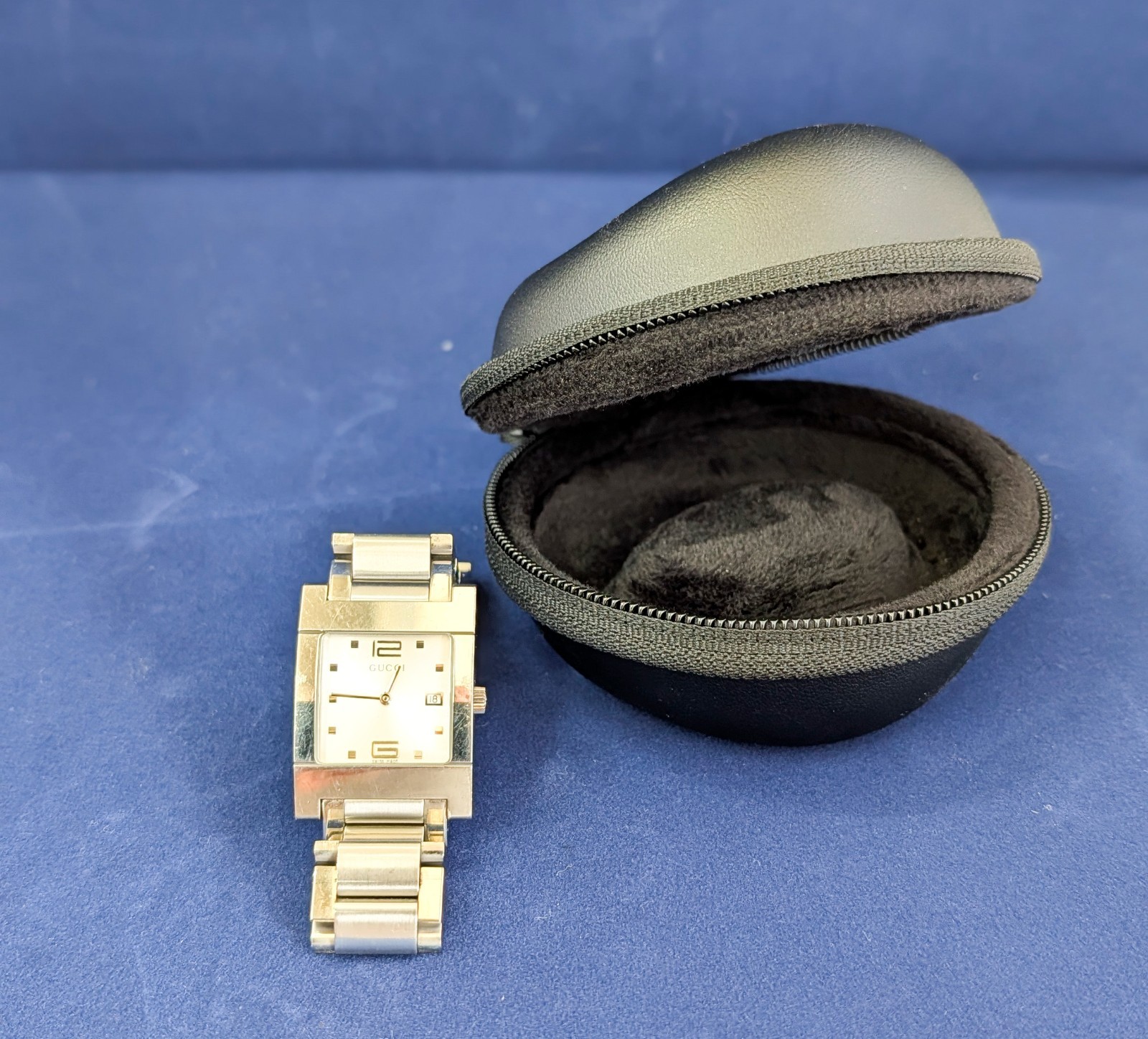 Men’s/Unisex Vintage Gucci watch in mint condition