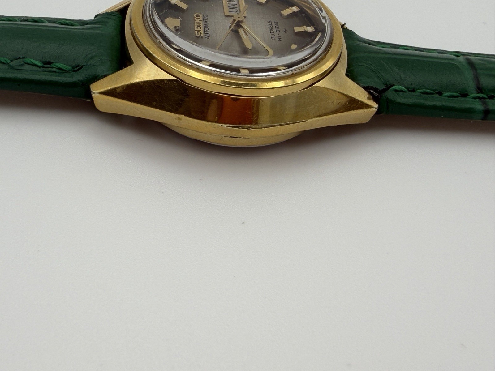 Seiko Hi-Beat Automatic 17J Day/Date Vintage Gold Tone Gray Dial Green Strap