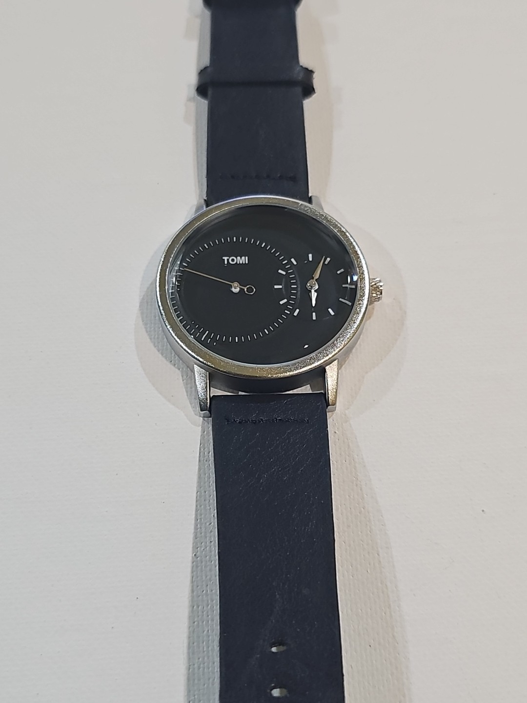 Tomi watch T087