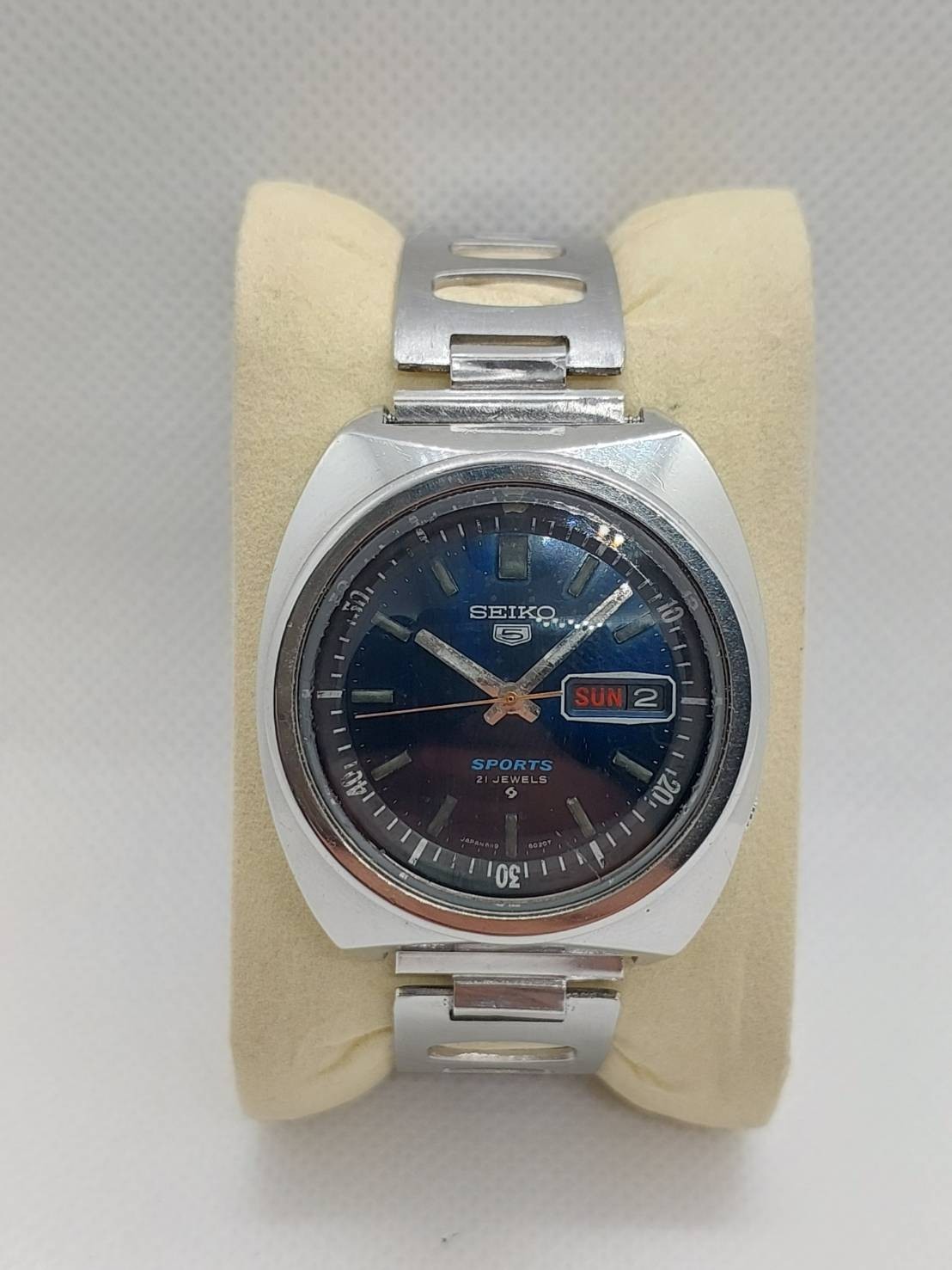 Vintage Seiko 5 Sports 6119 Automatic Blue Dial – Inner Bezel Non-Rotating.