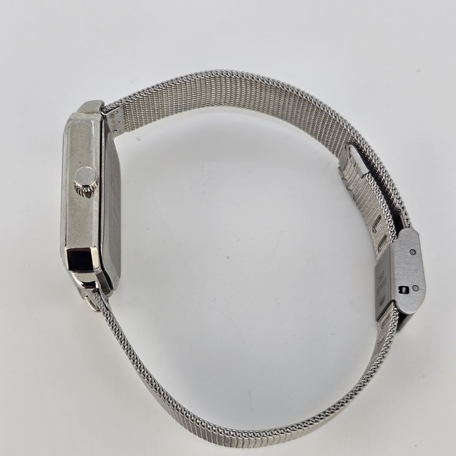 23MM Watch Women Analog Gray Dial Gray Mesh Bands NEW Battery