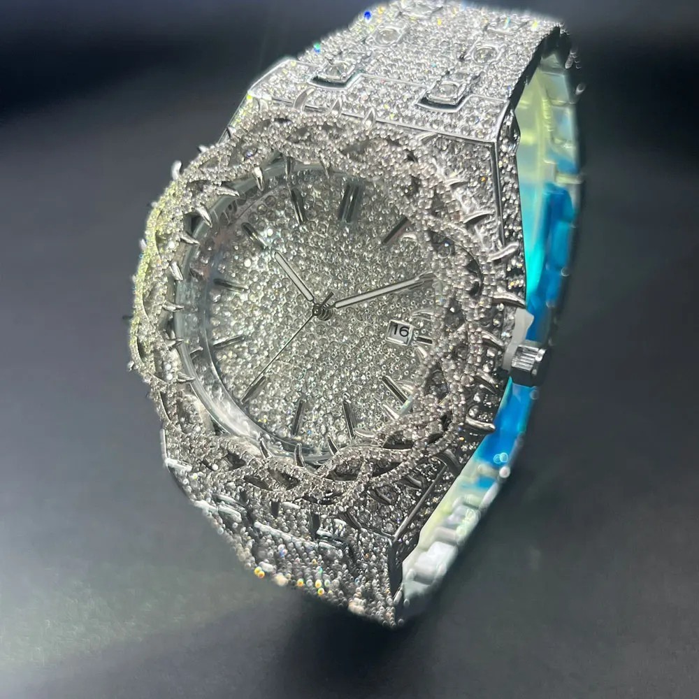 Luxury Men’s Quartz Watch – Thorn Crown Iced Diamond Design/ fashion/ stylish
