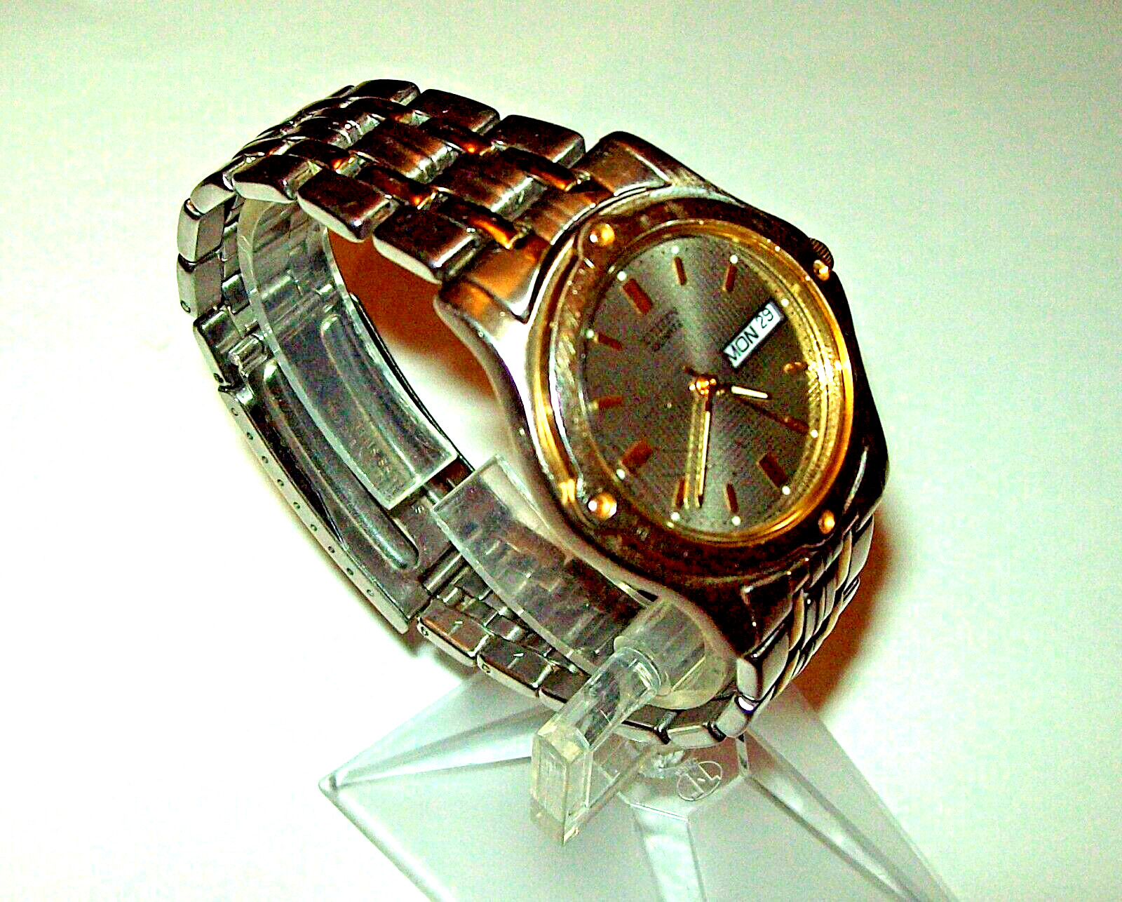 Citizen 1102 Mens Watch Luxurious Tapisserie Dial Day Date Runs Perfectly Sweet!