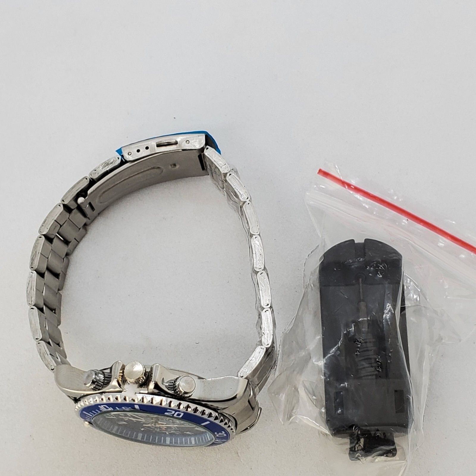 Men’s Watch 40MM Black Gray Dial Date Indicator Gray Bracelet Band 7.5″ Wrist