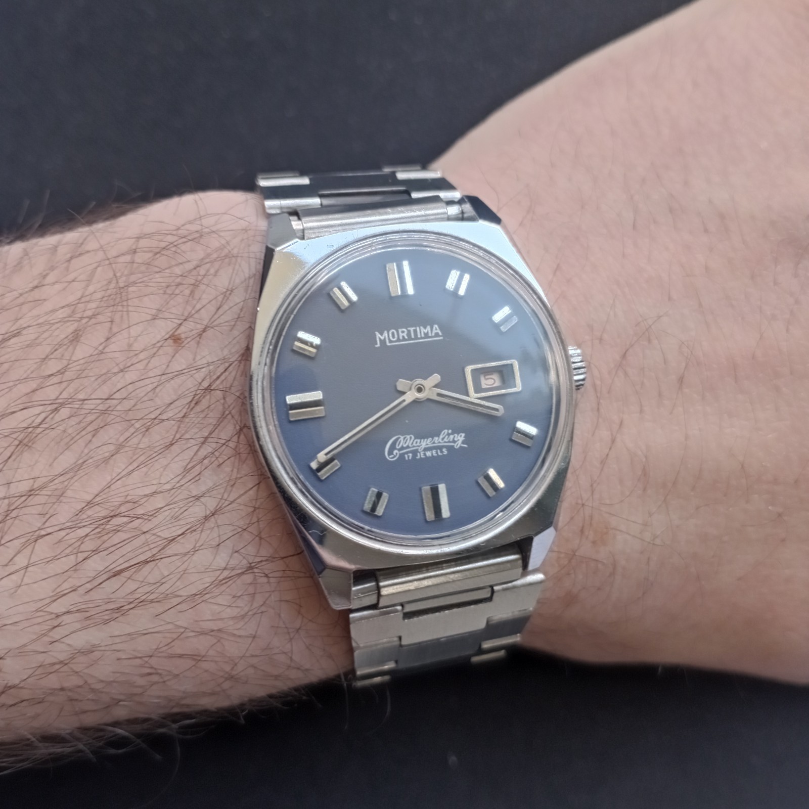 Rare vintage Mortima “Mayerling” 17 jewels mechanical mens watch