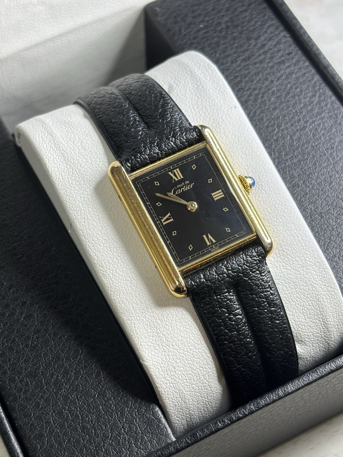 Vintage Must De Cartier Tank Quartz 23.5×30.5mm | Black/Gold Roman Dial Working!