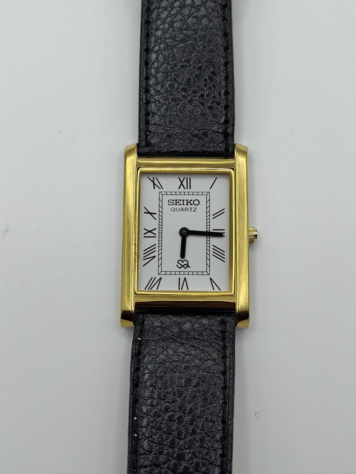 vintage seiko slim quartz men’s wrist watch White Dial Leather Strap