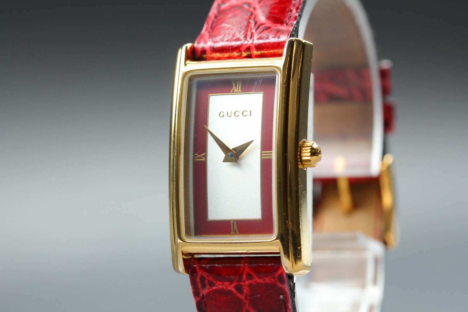 [Near MINT] Vintage GUCCI 2600L 19mm Red Gold Quartz Women’s Watch From JAPAN