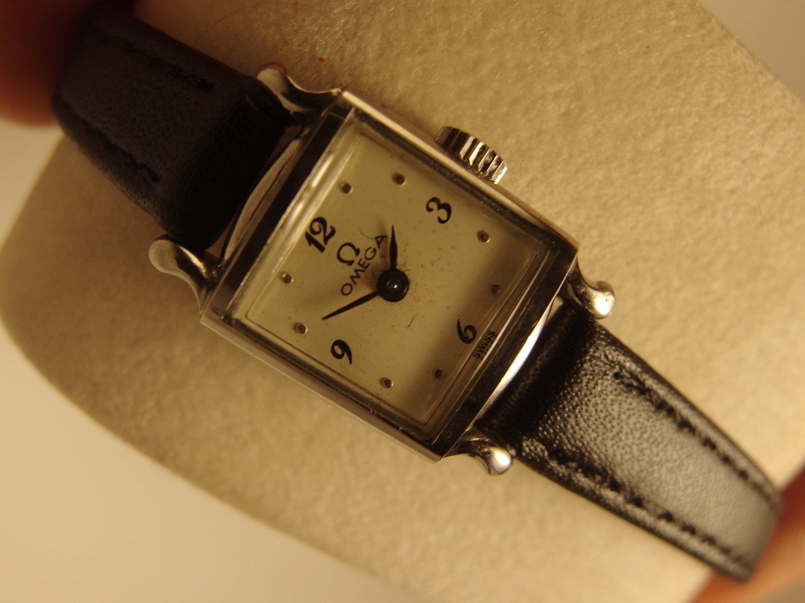 3373 VINTAGE OMEGA WRISTWATCH IN STEEL LADIES rectangular case snap back 1956