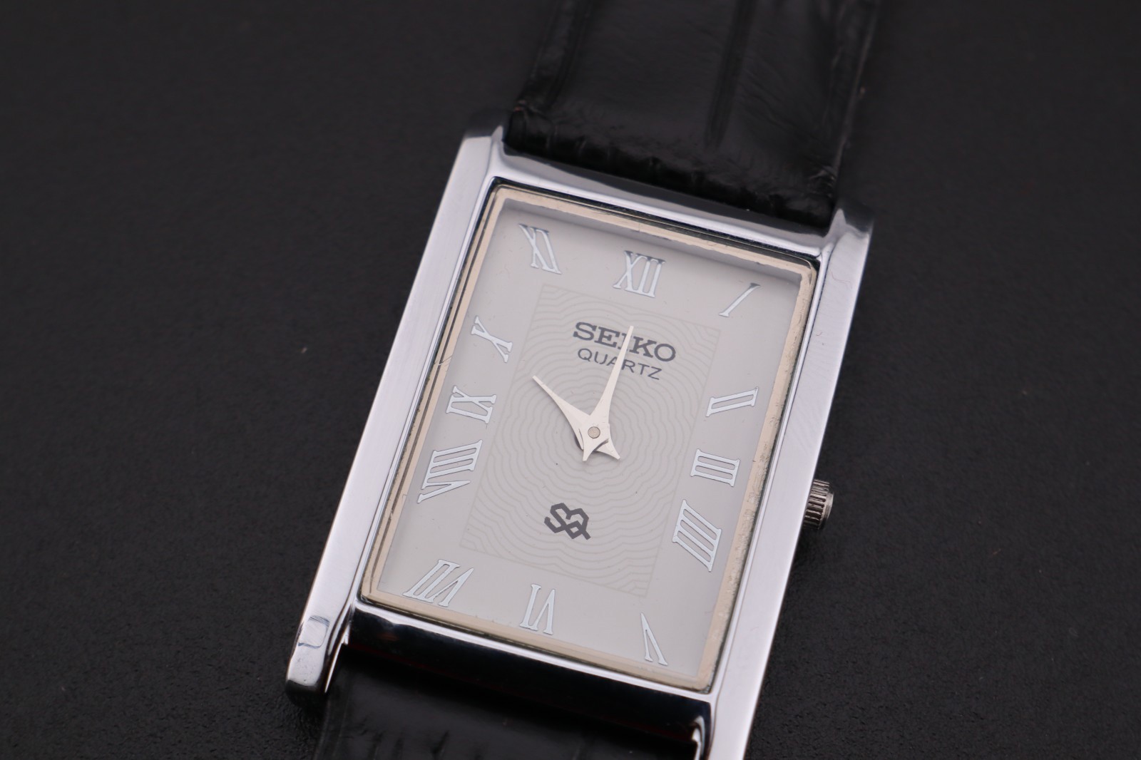 Vintage Seiko Slim White Dial Gentlemen’s Quartz Wrist Watch – FREE SHIPPING