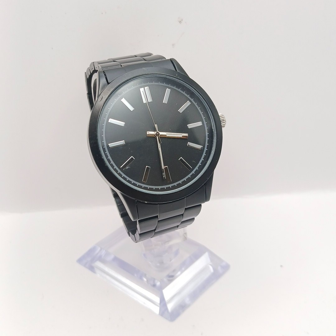 Men’s Minimalist Fashion Watch – All-Black / Blackout Style Link Bracelet
