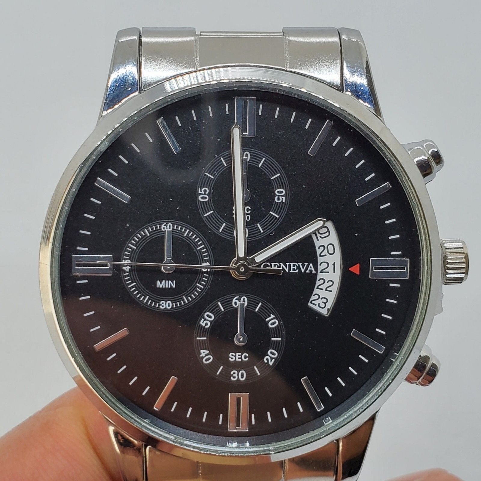 Men’s Watch 42MM Gray Case Black Dial Date Indicator Gray Bracelet Band 7″ Wrist