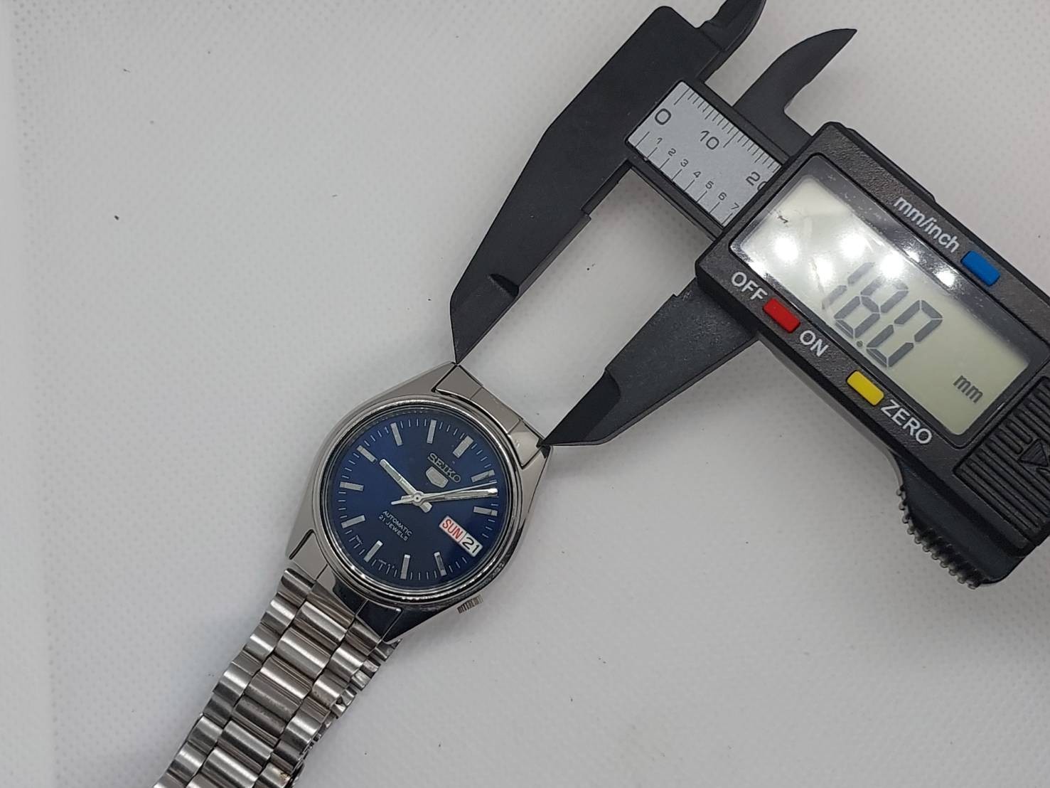 Vintage Seiko 5 Automatic Dark Blue Dial with Exhibition Caseback Mens Watch
