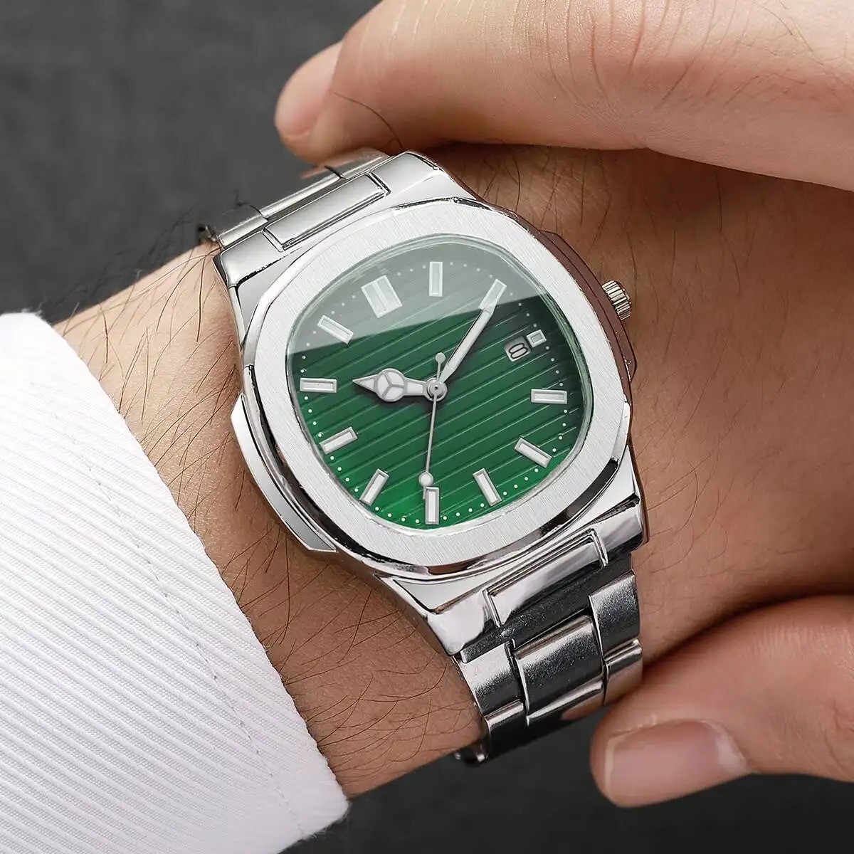 Montres d’affaires de luxe pour hommes, cadran carré, bracelet en acier inoxydab
