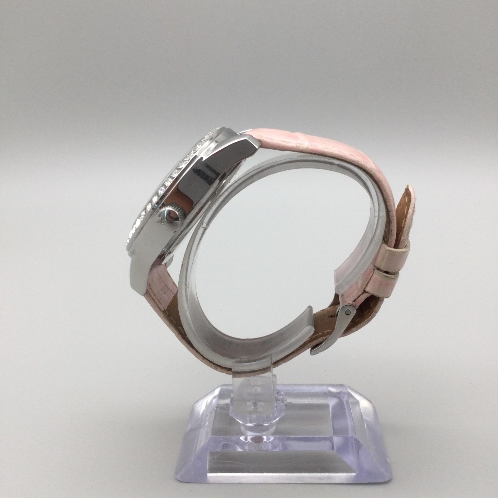 Guess Womens Watch 42mm Breast Cancer Awareness Leather Day Date New Battery