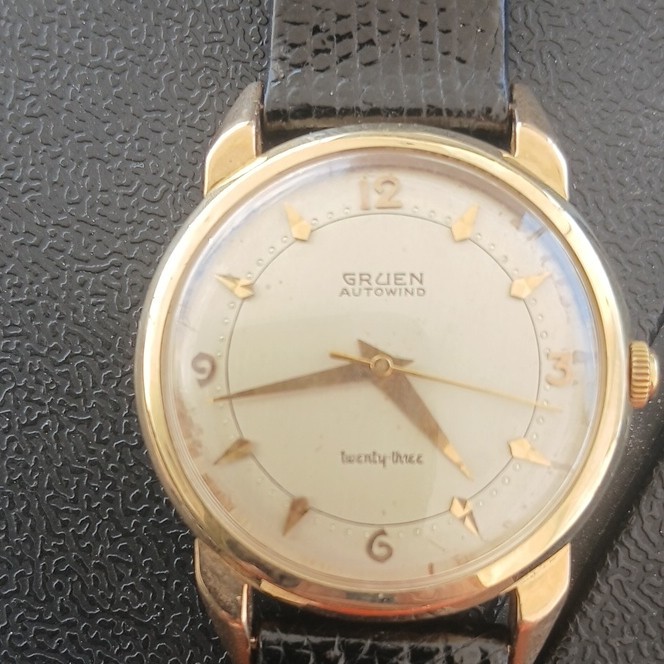 Gruen Autowind Twenty-Three 23J Auto 14 kt gold, 34mm cream, Dial Black Strap