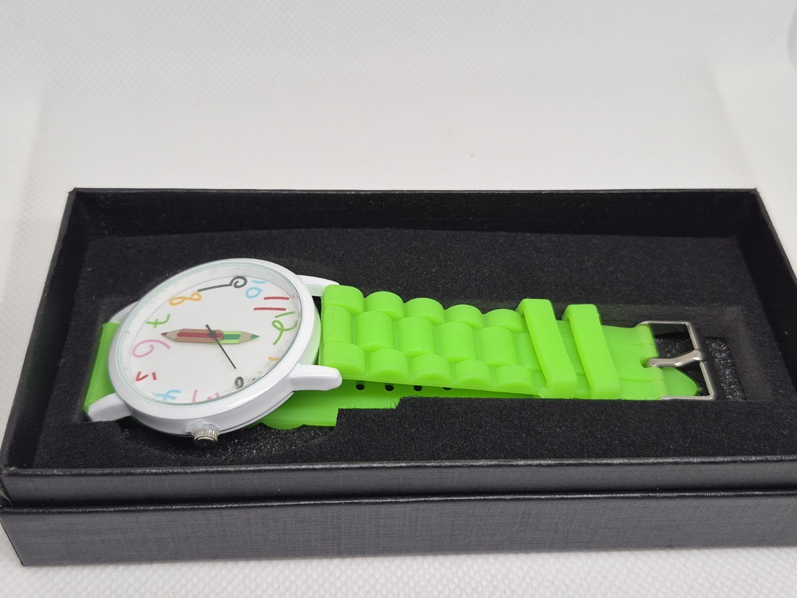 Quartz Analog Wristwatch Green Silicone Strap White/Multicolor Dial Arabic Box