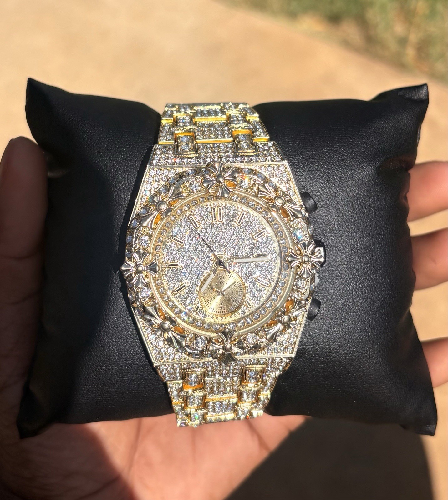 Gold/Silver Tone Iced-Out Analog Wristwatch Roman Numerals Metal Bracelet