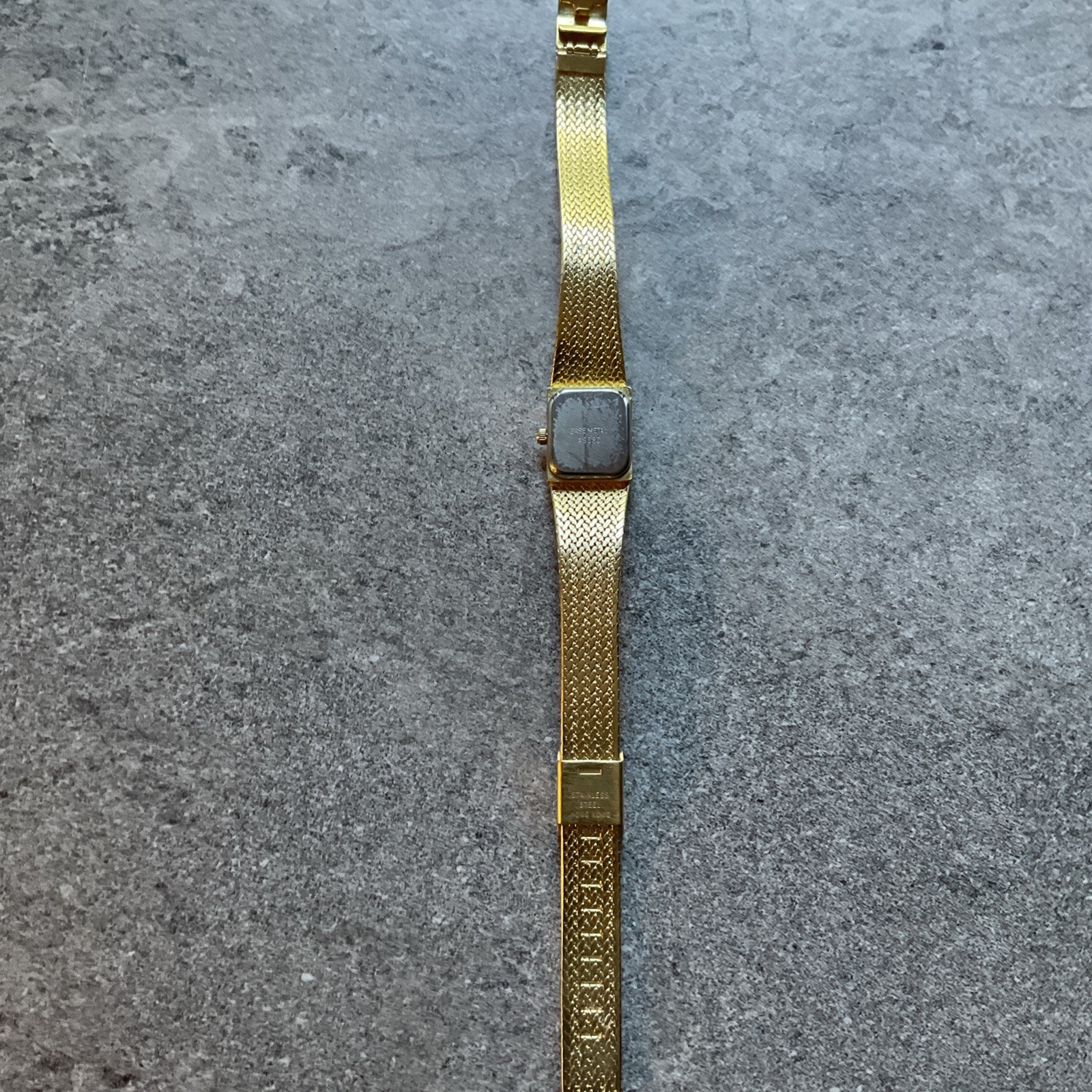 Vintage Geneva Women’s Tank Style Watch 16mm Gold Tone Case And Band Bin N