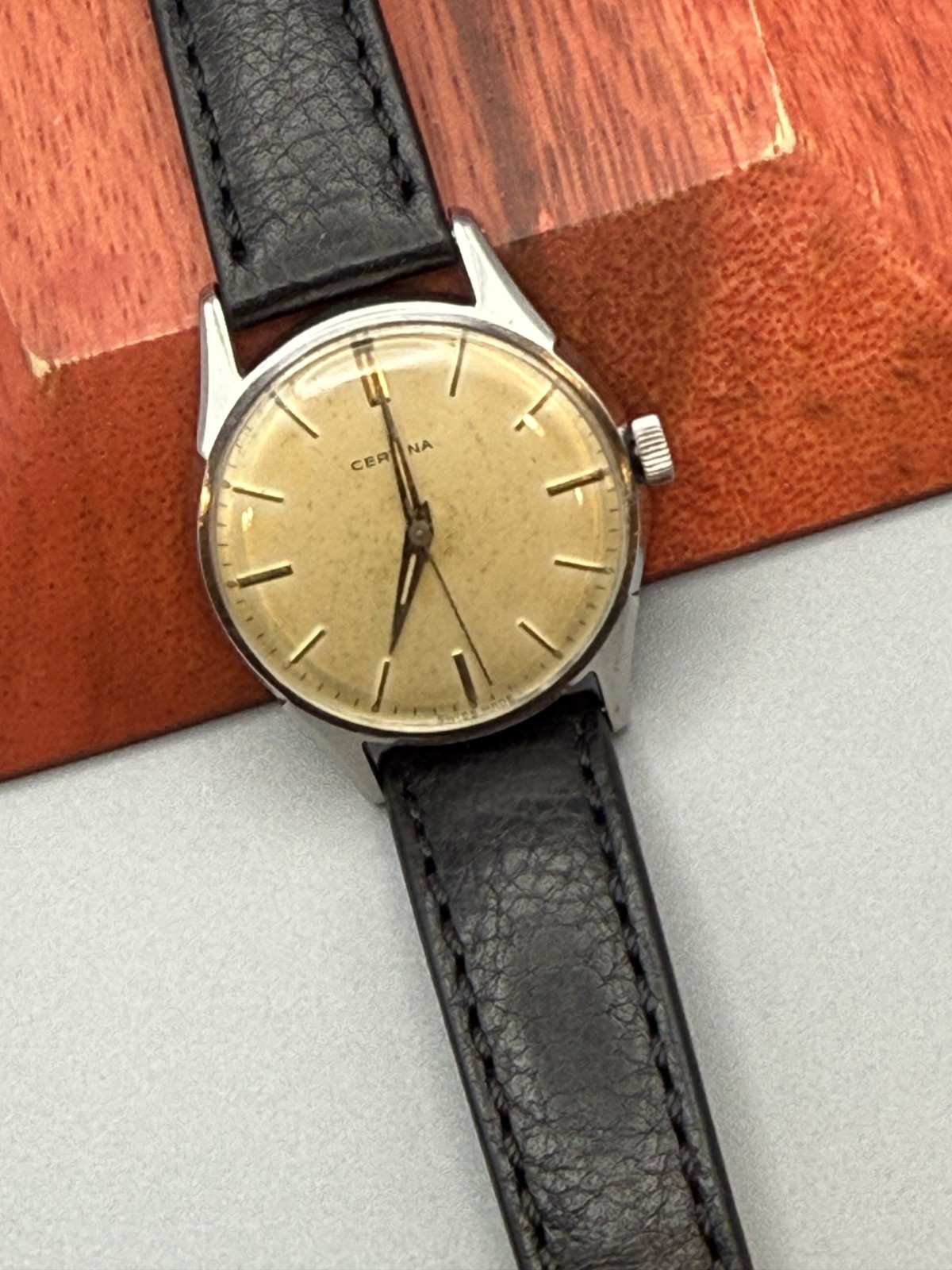 Vintage Certina 10J Swiss Mechanical Watch Stainless Steel Cream Dial 35mm
