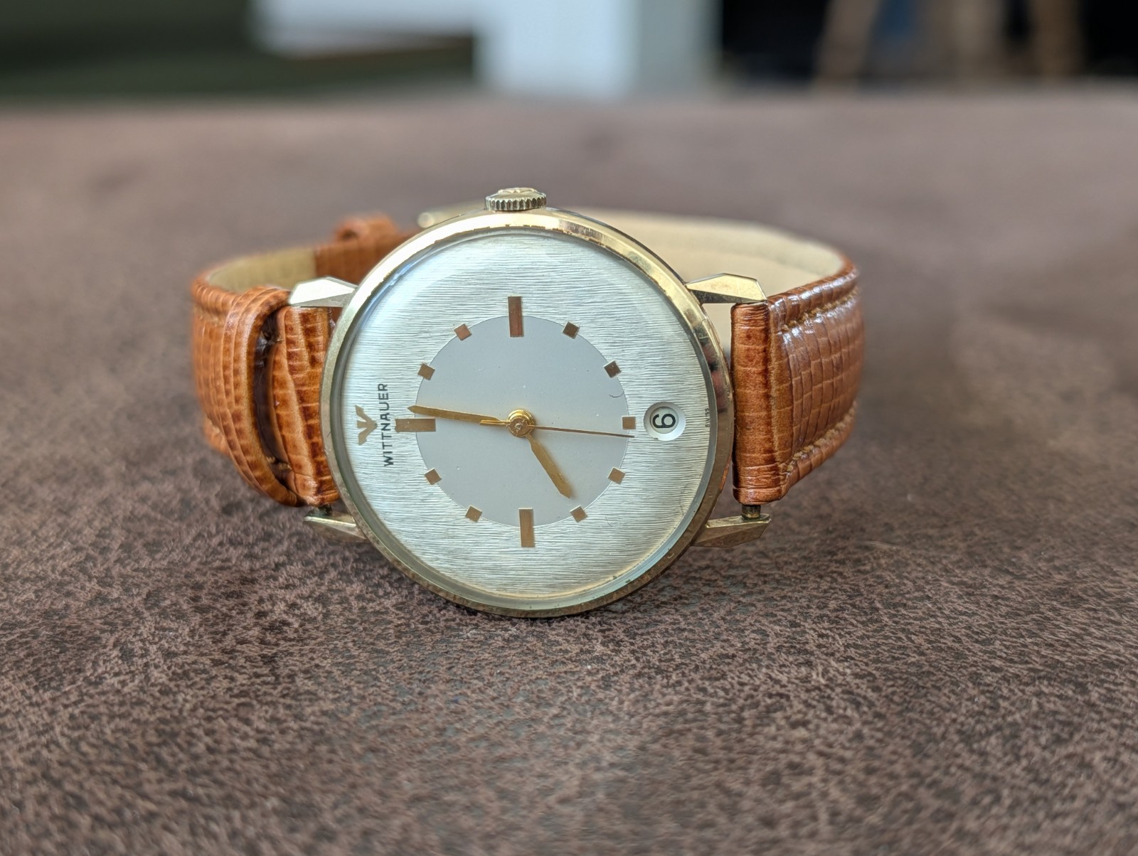 Wittnauer 36mm 10k Gold Filled Case Linen Dial Leather Strap Vintage Unisex