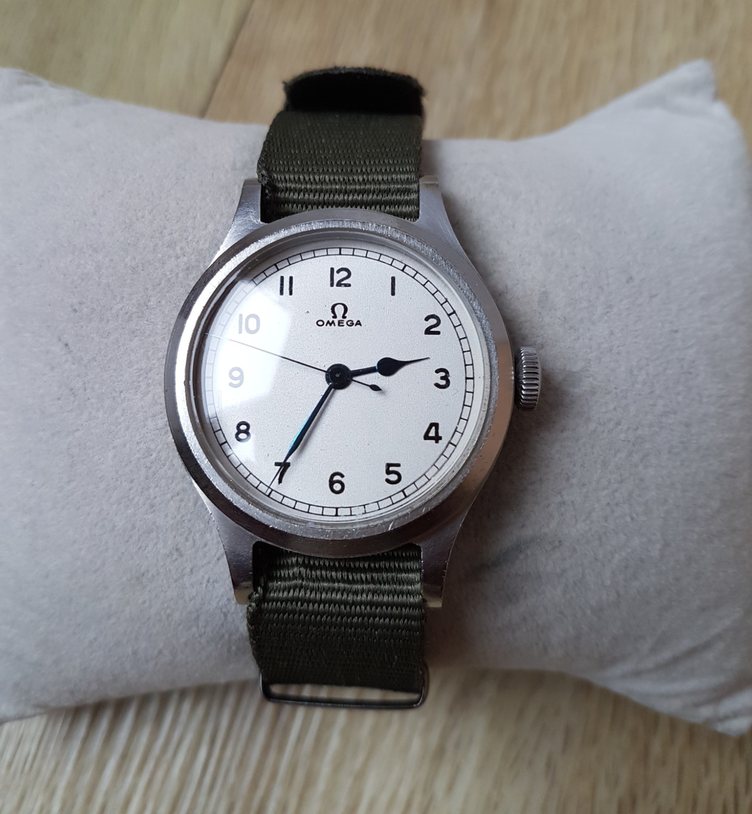 Omega British military Air Ministry 6B/159 RAF watch 56, issued Pilot watch