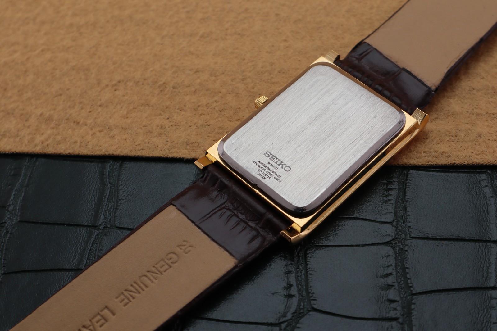 Vintage Seiko Slim Quartz Men’s Wrist Watch White Dial with Dark Brown Strap.