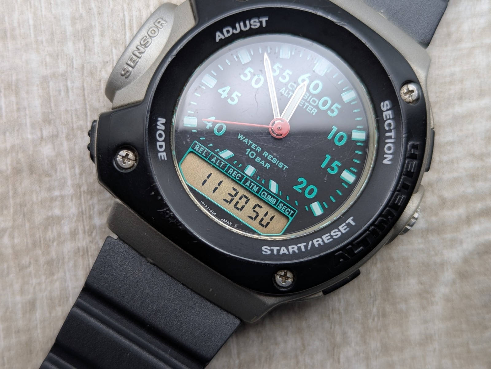 Casio APX-100 Altitude Sensor Men’s Digital Vintage Watch. Works Perfectly Rare
