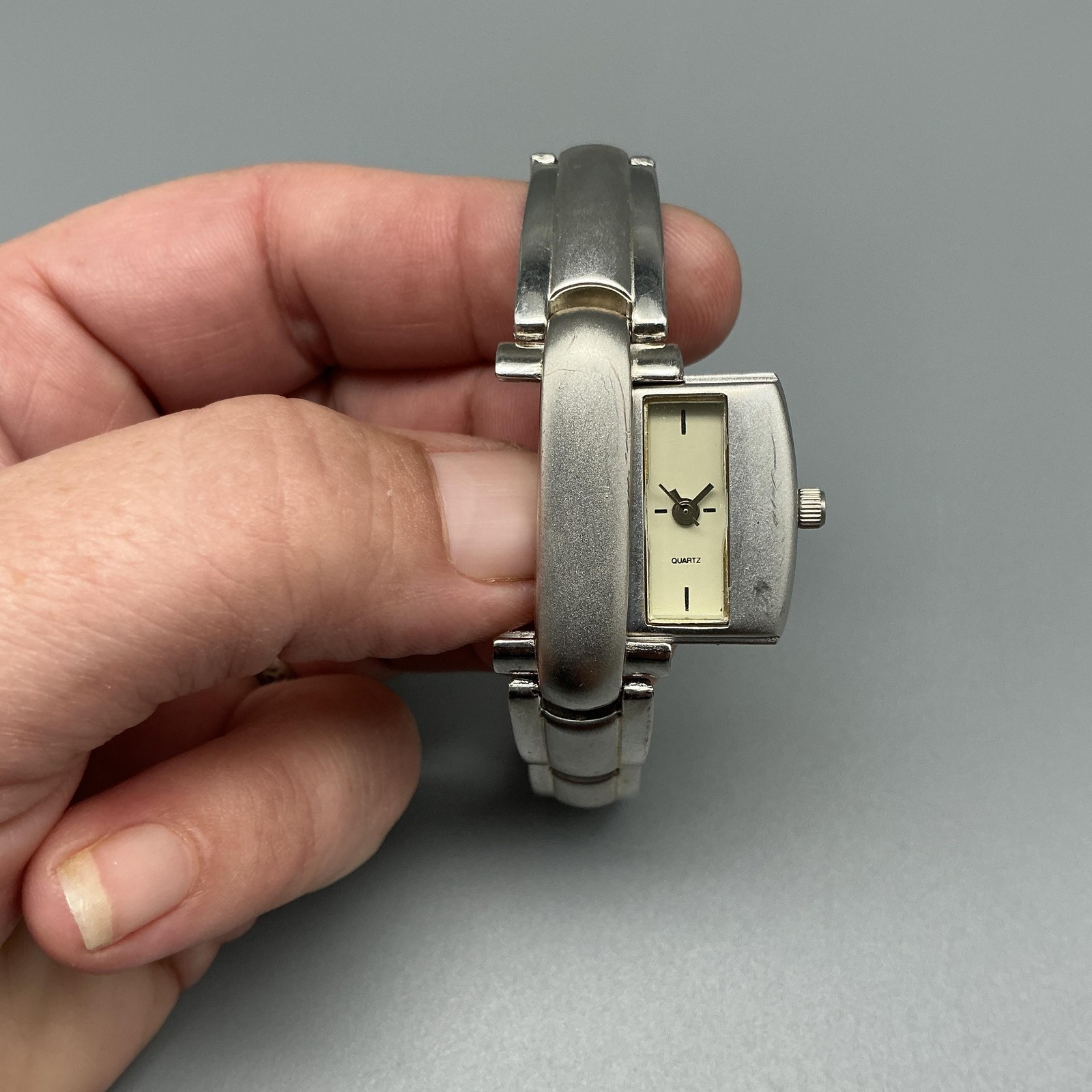 Silver Tone Womens Watch 18mm Cream Dial Hidden Bangle New Battery 7.75″