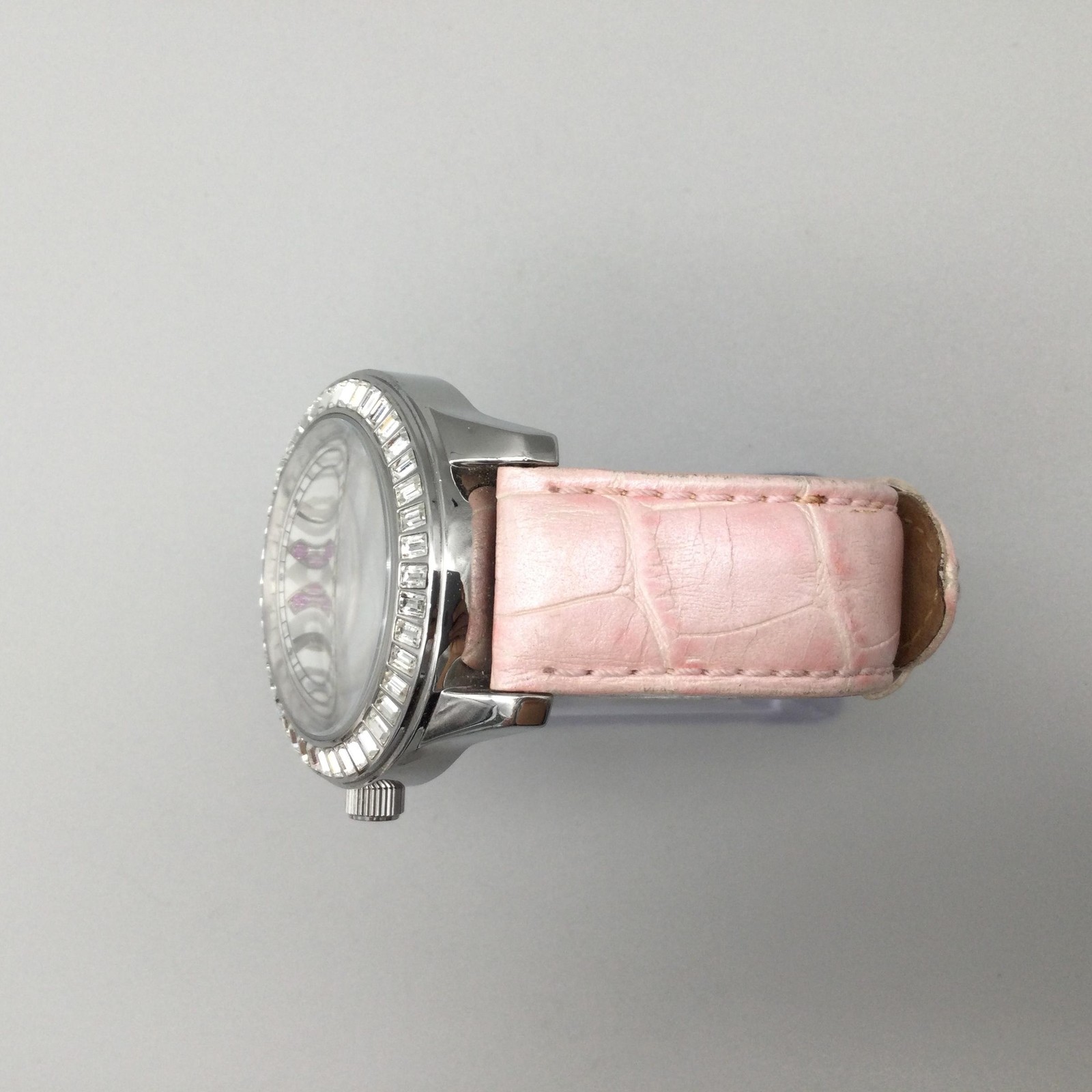 Guess Womens Watch 42mm Breast Cancer Awareness Leather Day Date New Battery