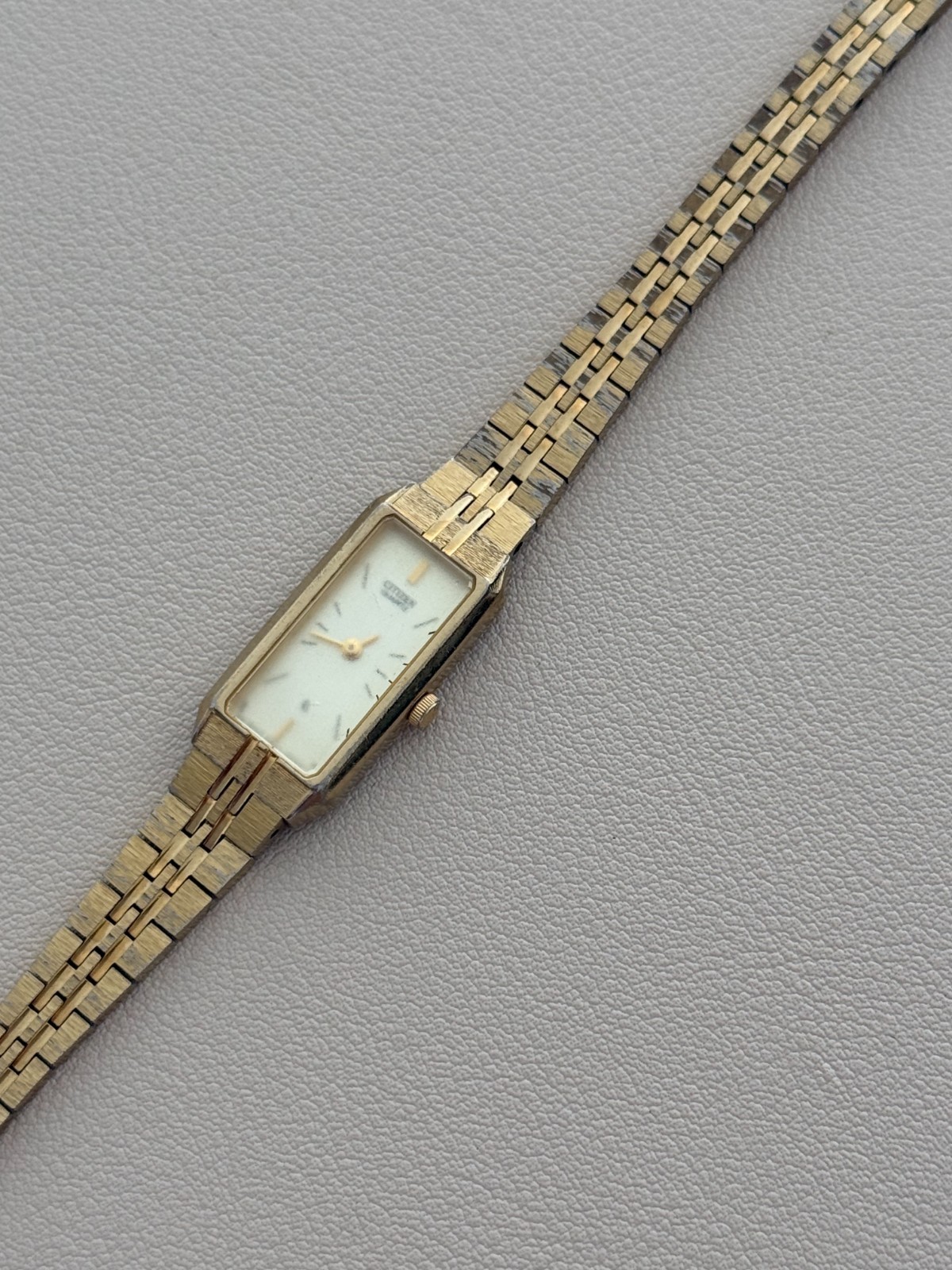 Vintage Citizen Quartz Ladies Gold Tone Watch 5421-S18523 Rectangular Dial 13mm