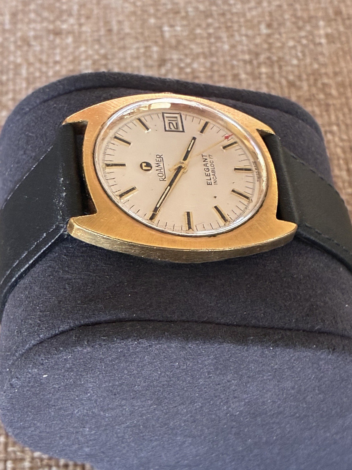 Vintage 1970s Roamer Elegant Mechanical Swiss Watch Red Arrow Sweep Second Date