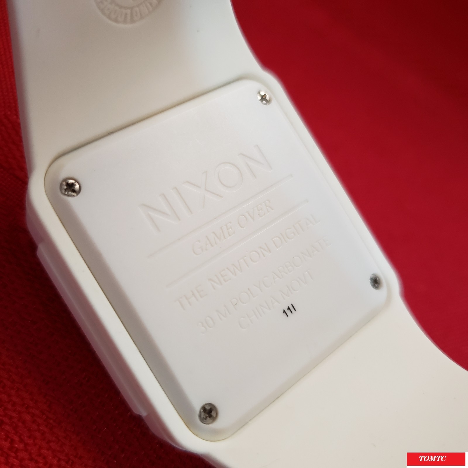 Nixon “The Newton Digital” (White) 30M China Movement w/ Case[11l]