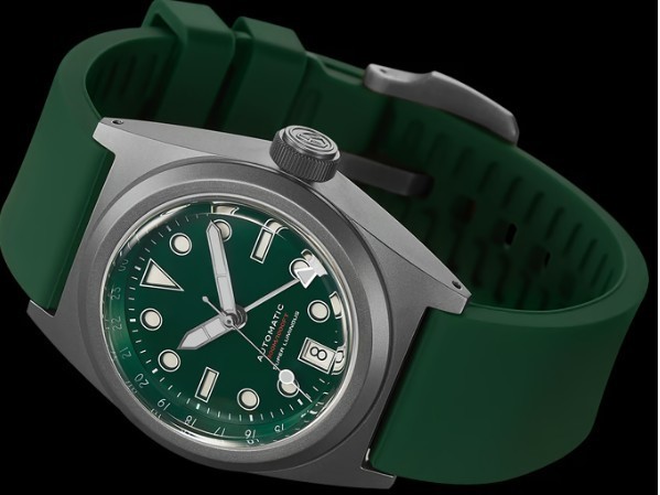 Katino Shark Shadow Diver 300M Titanium Automatic Green Dive Watch