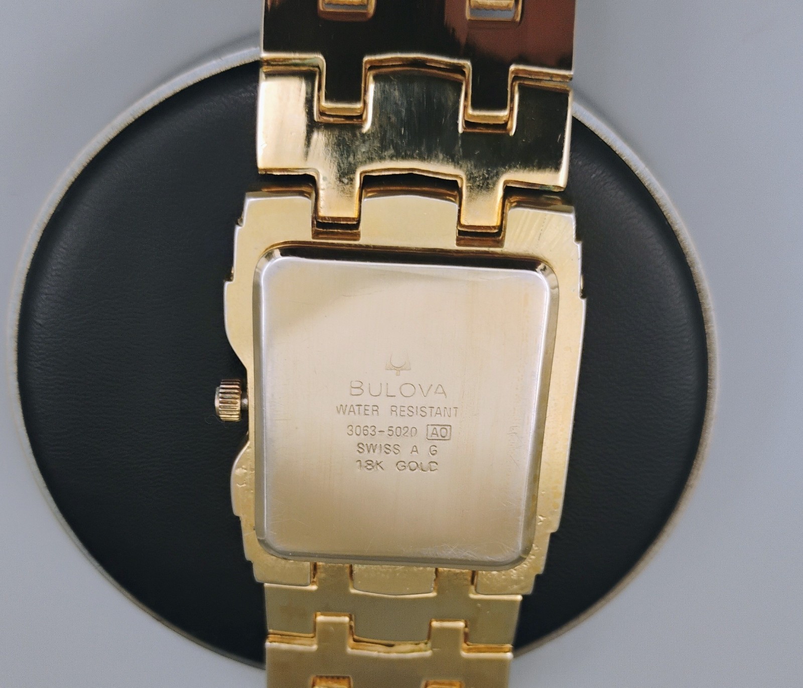 Stunning Vintage Bulova Diamond Quartz Running Mens Watch 3063-5020 AO 18k Gold