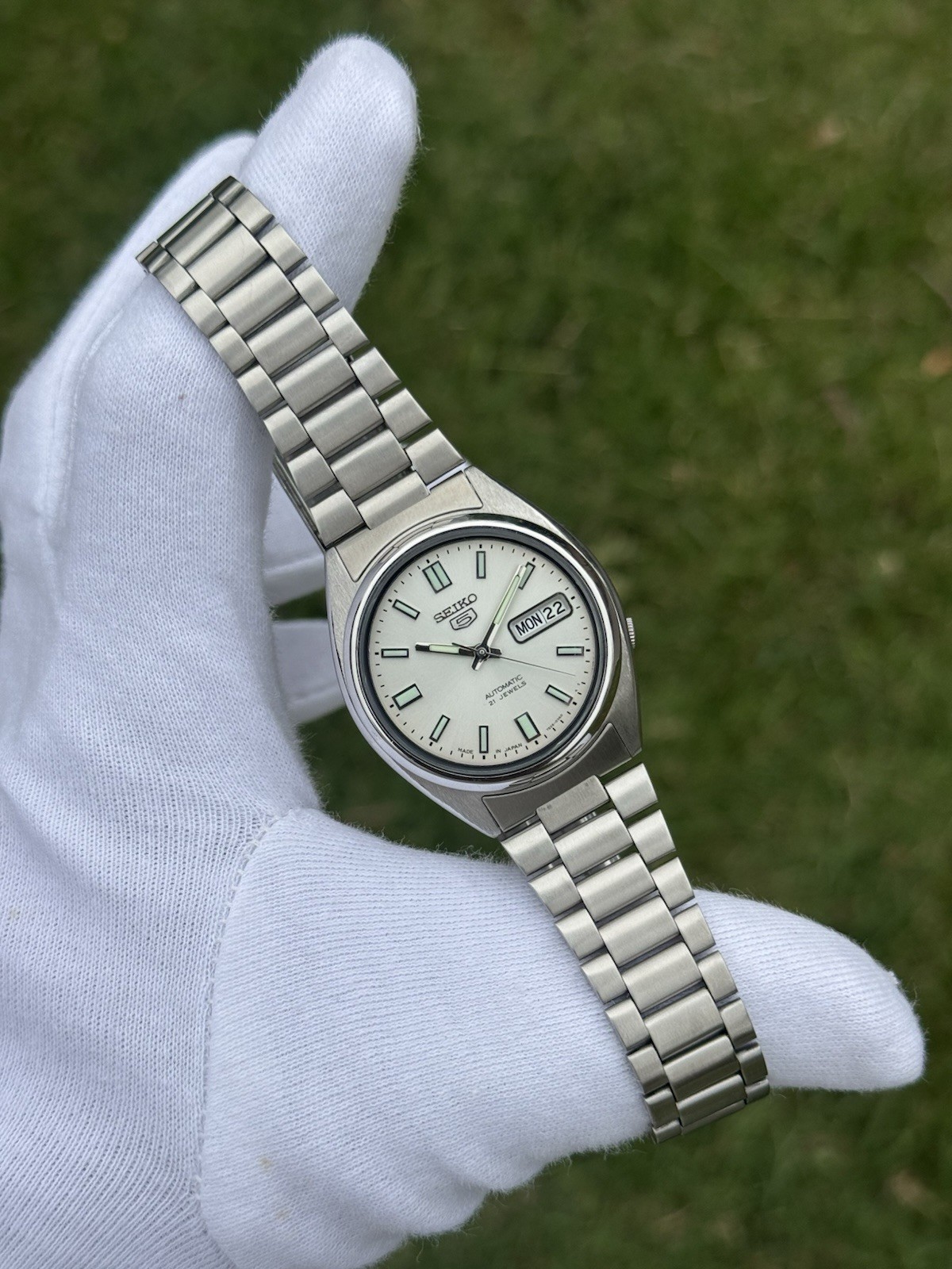 Vintage Seiko 5 Automatic 7S26 Mens Wrist Watch White Dial Day Date Japan 21J
