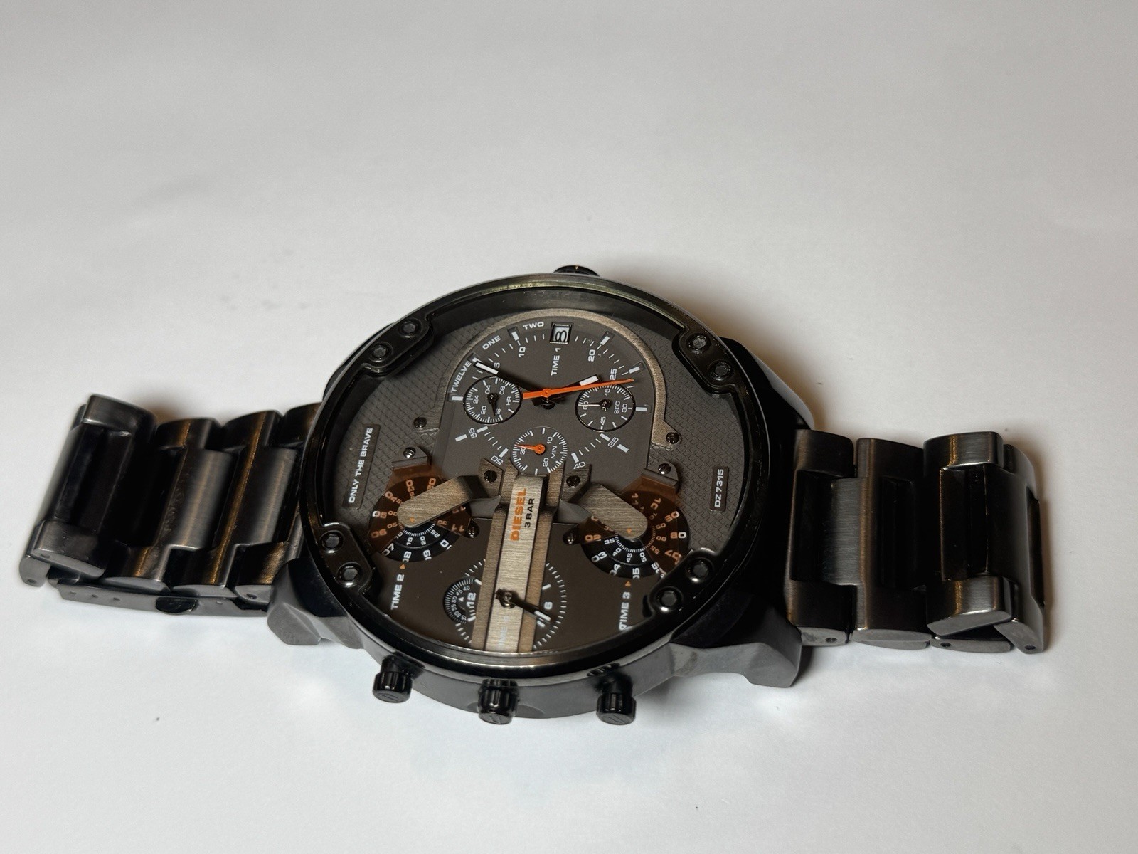 Diesel Brave Men’s Watch Quartz Date Gunmetal Stainless Steel Bracelet 57mm