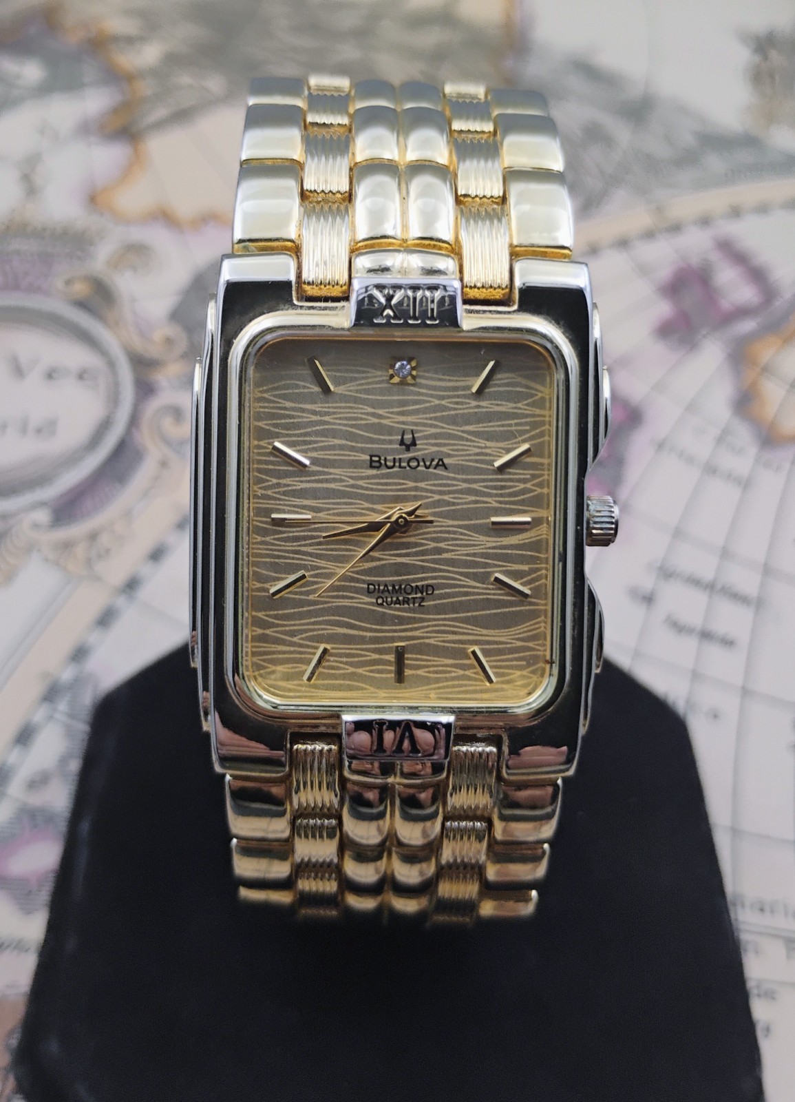 Stunning Vintage Bulova Diamond Quartz Running Mens Watch 3063-5020 AO 18k Gold