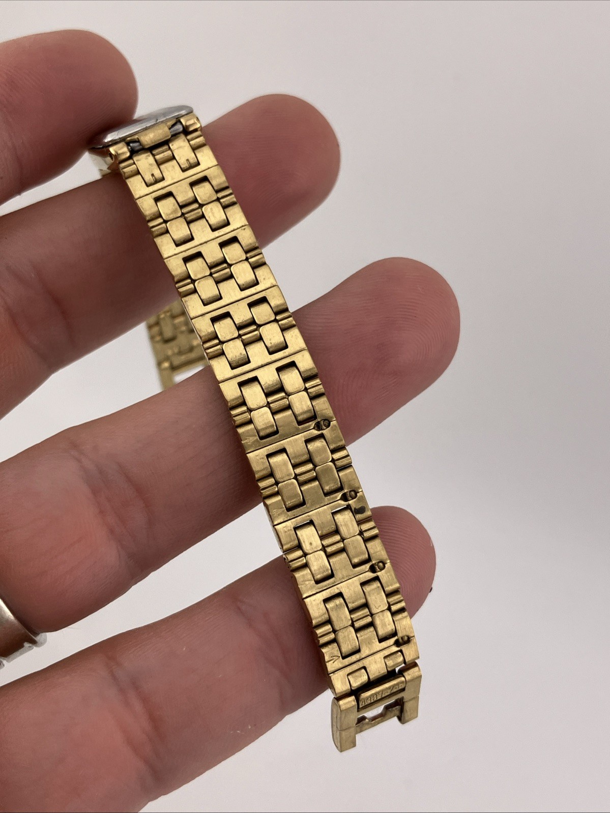 Vtg Seiko Ladies 13mm Watch Gold Tone Gold Tank Dial 5.75″ 2e20-7021 – RUNS