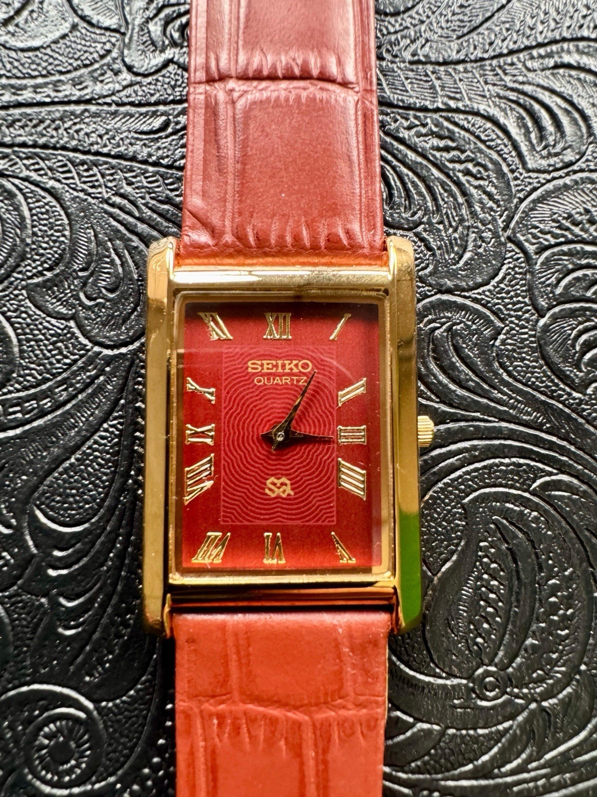 RED WITH GOLD CASE Vintage Seiko Slim Quartz Men’s Wrist Watch