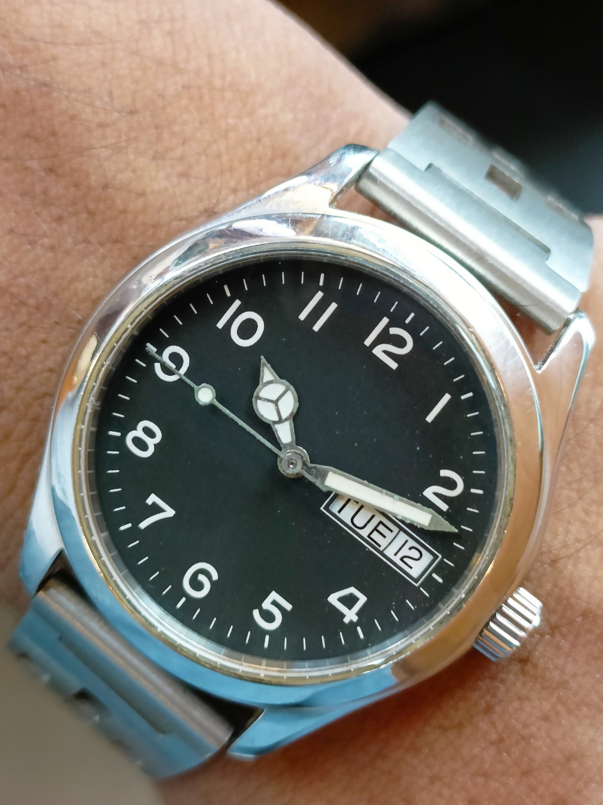ETTA SWISS AUTOMATIC 25 JEWELS BLACK DIAL MEN’S WORKING CONDITION WRISTWATCH