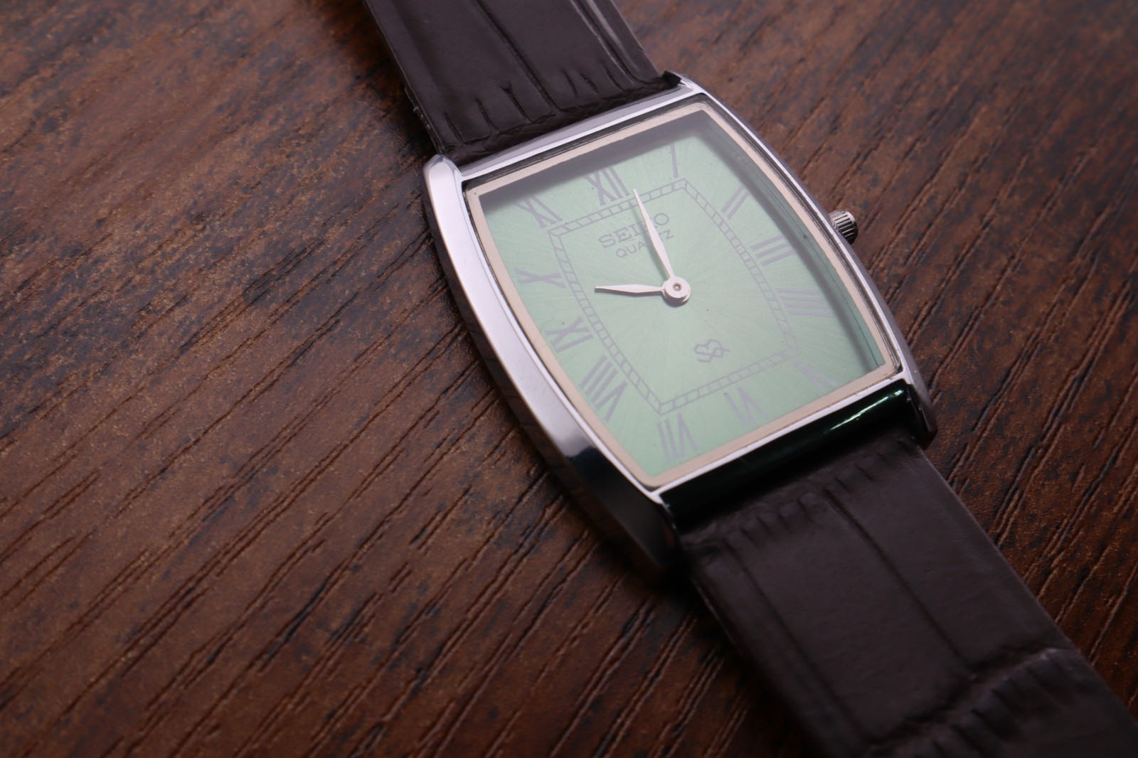 Vintage Seiko Quartz Slim Barrel Tank Green Dial Dark Brown leather Dress Watch