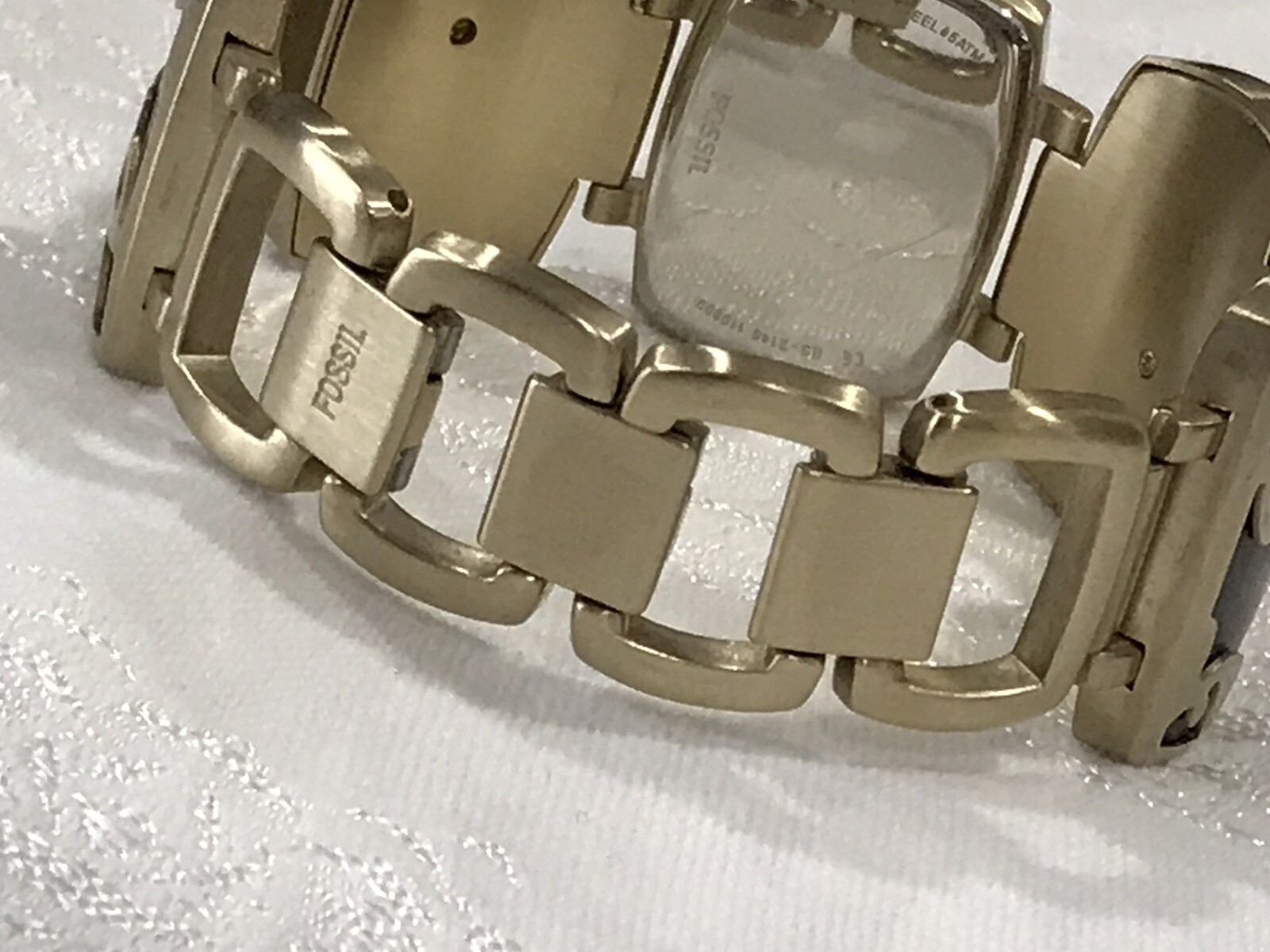 Ladies Gold Tone Dark Brown Fossil Bracelet Stainless Steel Watch ES-2145. #675