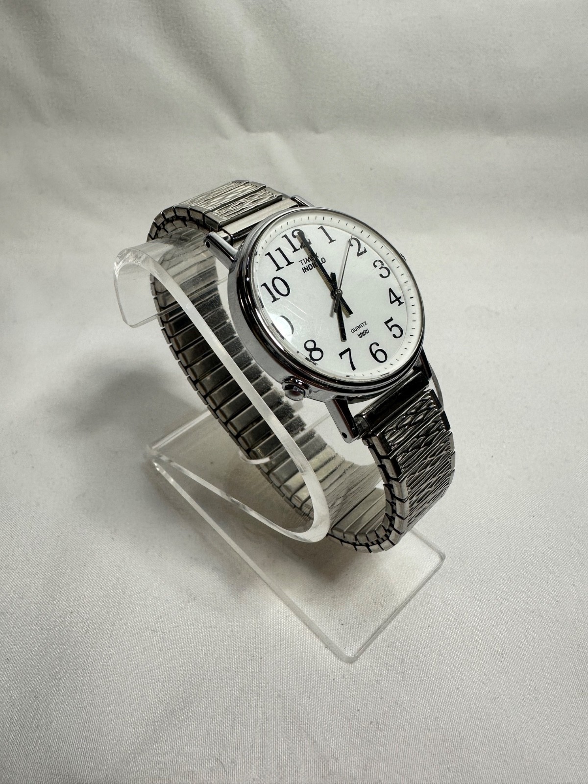 vintage timex indiglo quartz mens watch silver tone white dial