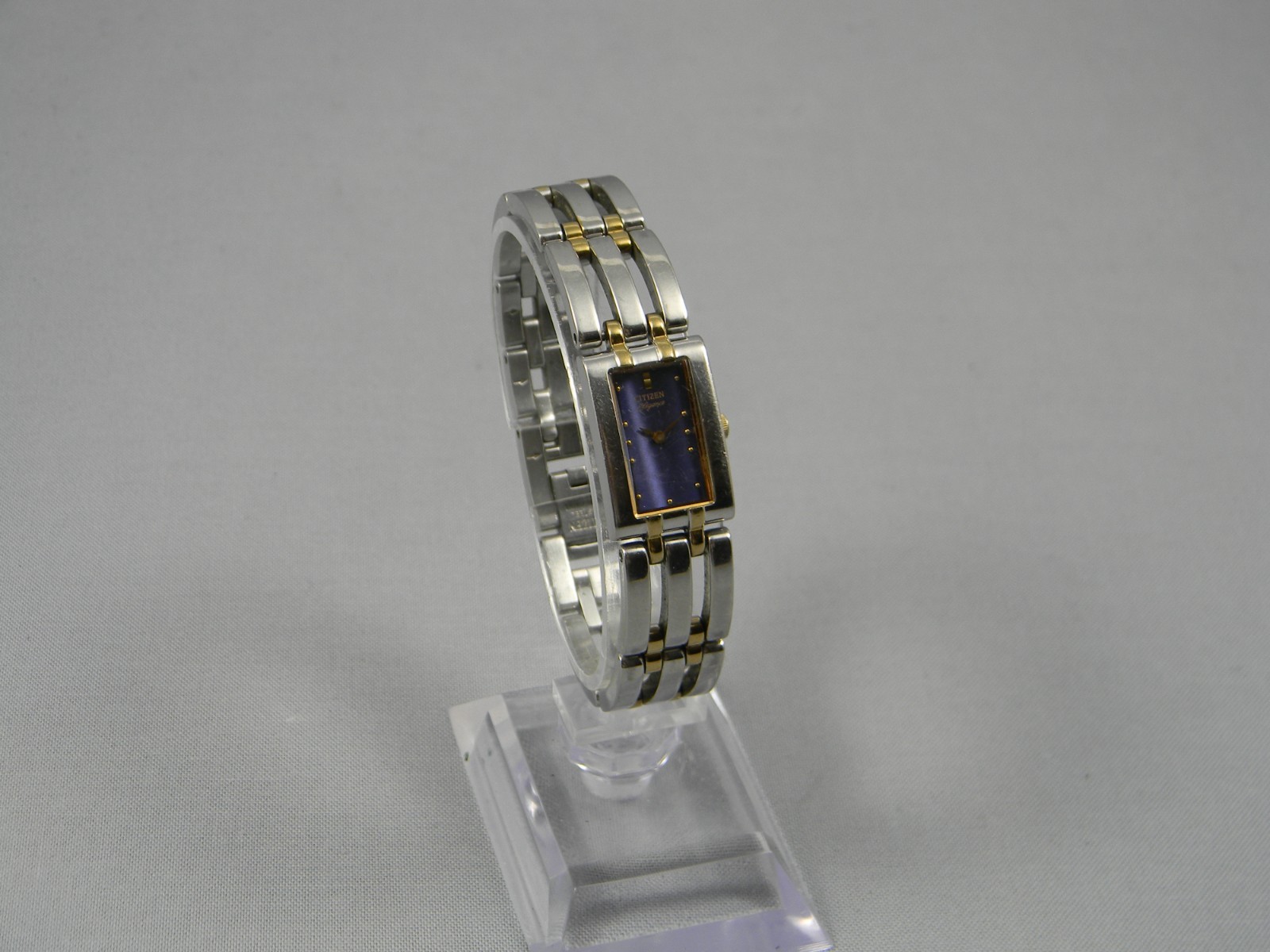 Citizen Elegance Watch Women Dainty 14mm Two Tone Clasp Band New Battery 6.25″