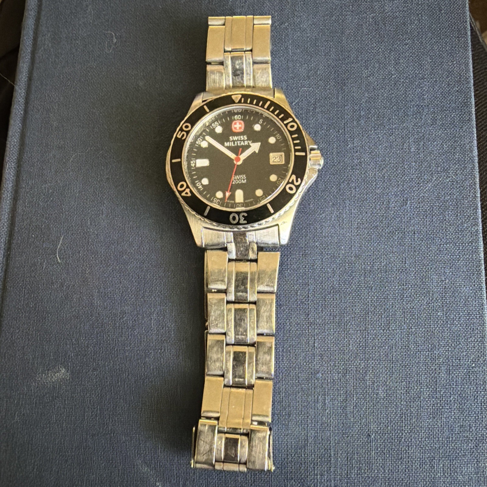 Mens Swiss Military Round Silver Tone Black Textured Dial Date Watch 095.0674 F1